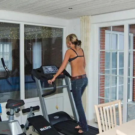 Sleeps 24 Pool Wifi Feriehus